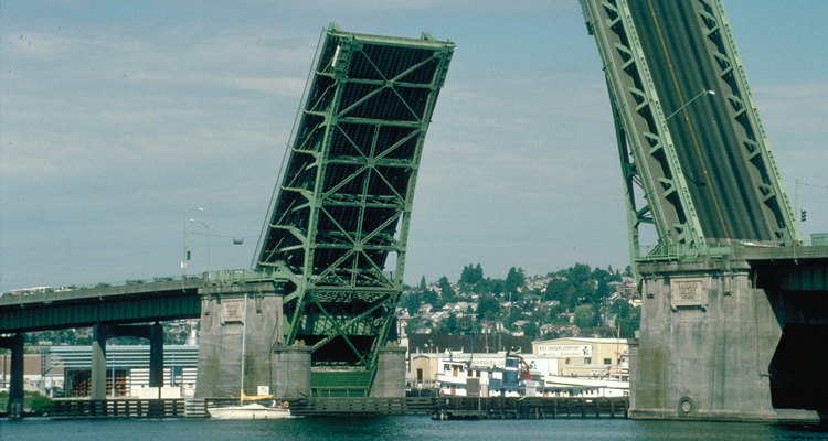 También se llama un puente levadizo o de elevación vertical.
