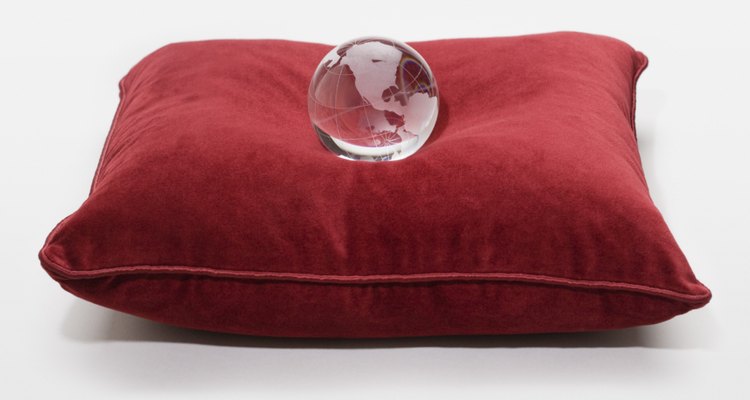 Determining a lovely clear-polished sphere as quartz crystal or glass is difficult for the naked eye.