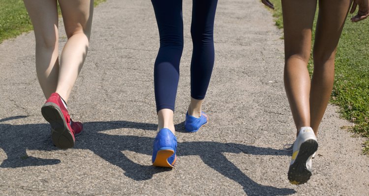 Usa pantalones de yoga o mallas de lycra para resaltar tus piernas.