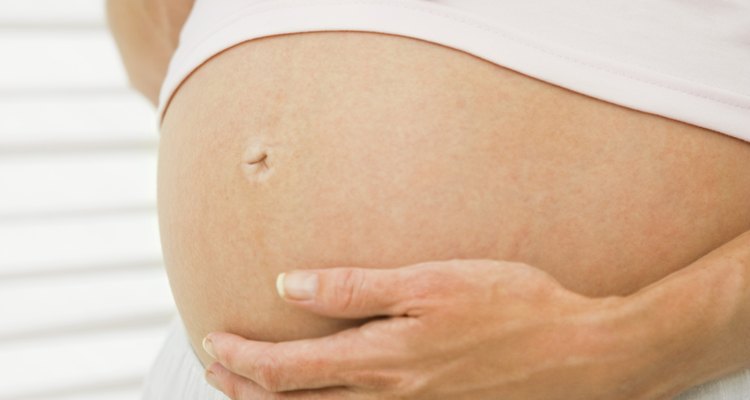 A prostaglandina no óleo de prímula pode incentivar o trabalho de parto a começar, amolecendo o colo do útero