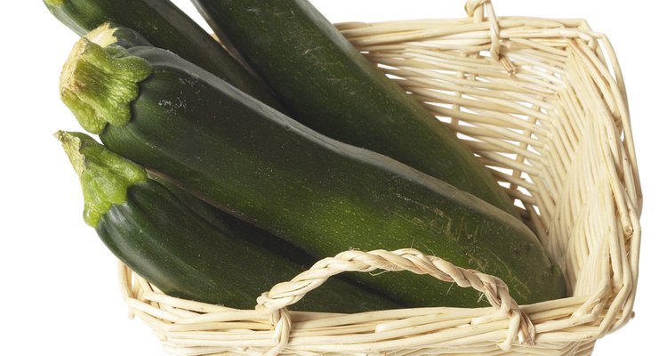 El zucchini es fácil de preparar para hacer ensaladas saludables.