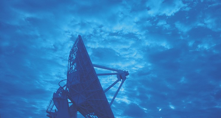 El salario medio anual para los ingenieros de telecomunicaciones en la industria de las telecomunicaciones por satélite es de US$103.000, según la Oficina de Estadísticas Laborales.