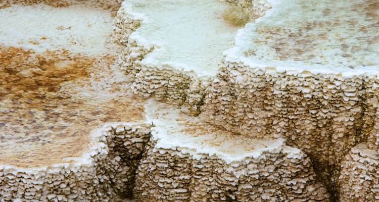 Depósitos de minerales en Yellowstone Park.