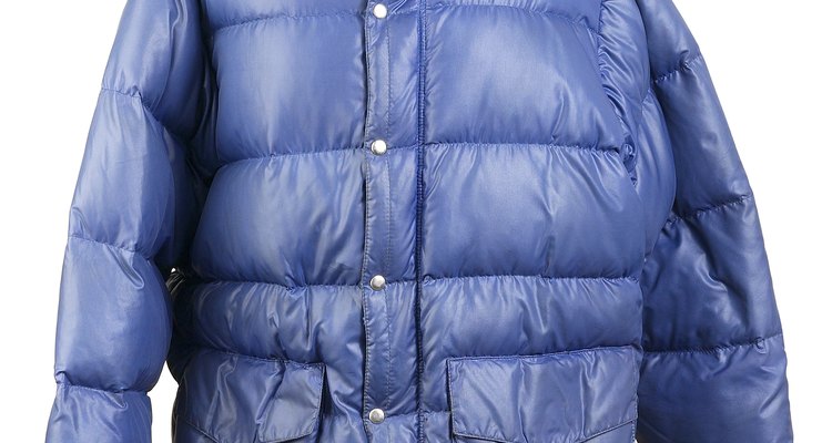 As jaquetas acolchoadas de penas de ganso ajudam a manter o frio longe do seu corpo