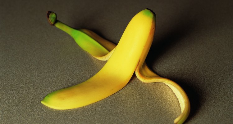 Las cáscaras de banana son comestibles, pero más sabrosas cuando se cocinan en lugar de cuando se consumen crudas.