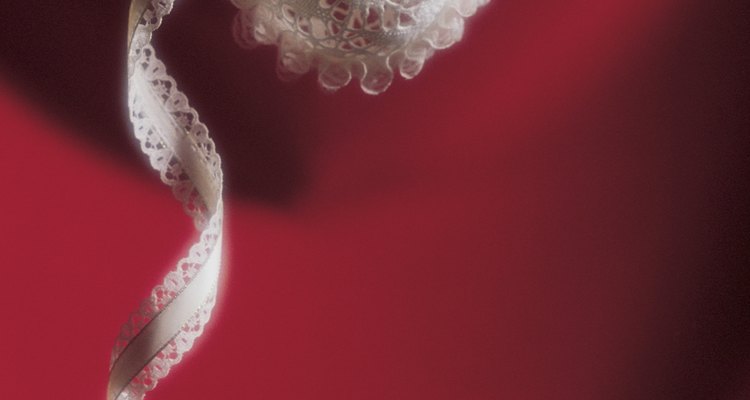 Sugar starch gives lace a crisp appearance.