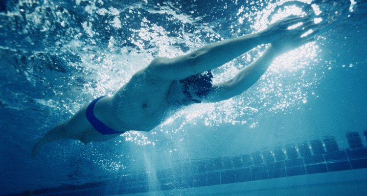 Quanto tempo uma pessoa demora para aprender a nadar?