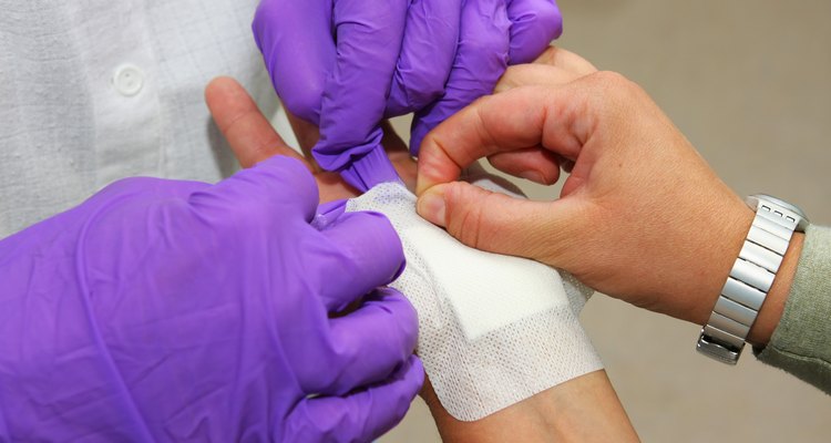 Las muñequeras pueden ayudar a reducir el dolor en el antebrazo.
