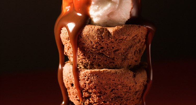 Não estrague seus pedaços de brownie deixando que eles grudem na forma