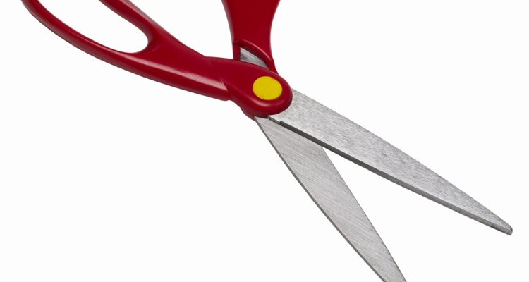Com alguns poucos materiais você pode fazer a sua fantasia de Pedrita em casa