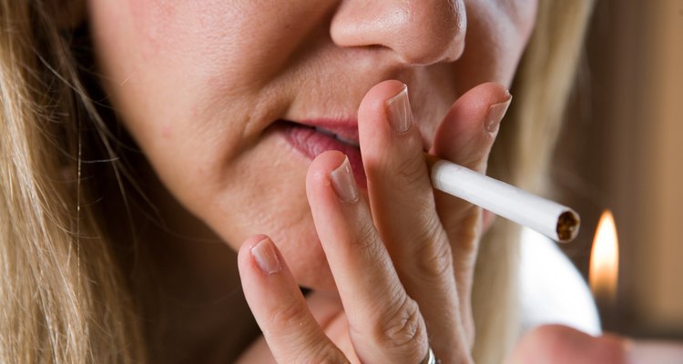 El humo del cigarro deja un olor delator en tu hogar.