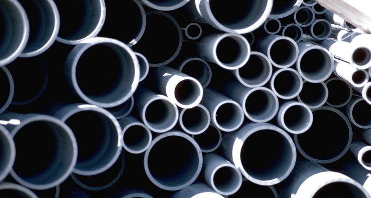Los tubos de acero negro y galvanizado están cubiertos por diferentes materiales.