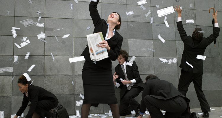 Los estudiantes de economia en promedio ganan mas que los estudiantes de otras especialidades.