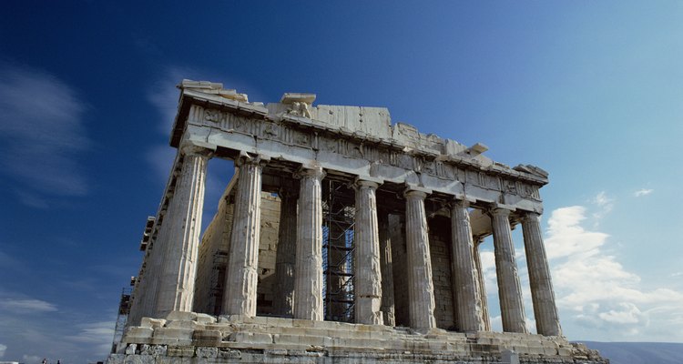 O Templo de Atena, o Partenon, continua de pé séculos após sua construção
