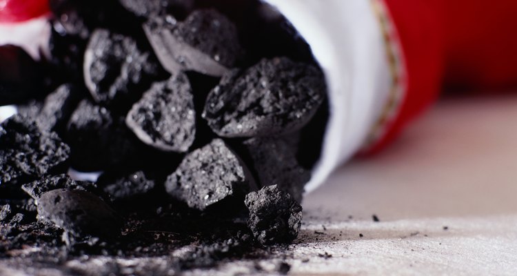 ¿Quién comenzó el rumor acerca de niños recibiendo carbón en su media de Navidad?