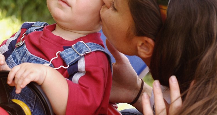 Un simple beso puede diseminar el virus que causa vesículas.