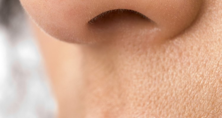 Um modelador nasal feito em casa é uma alternativa para a cirurgia de redução do nariz