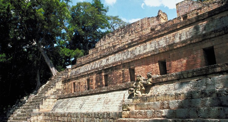 Ya sea qué explores las ruinas Mayas o hagas viajes rápidos encima de la jungla, los visitantes a Honduras no se aburrirán.