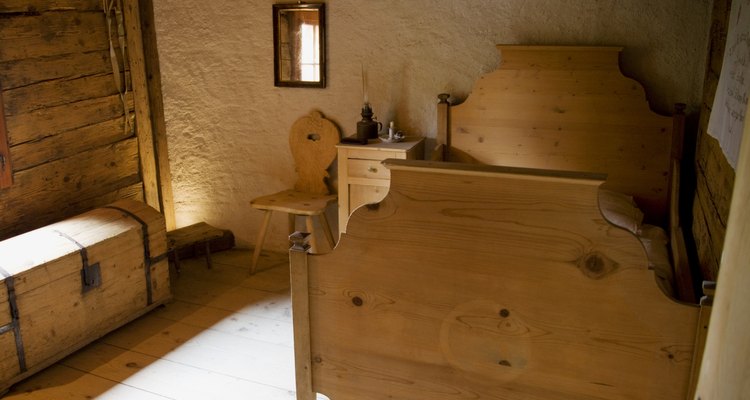 Bed warmers were used to warm sheets in cold rooms.