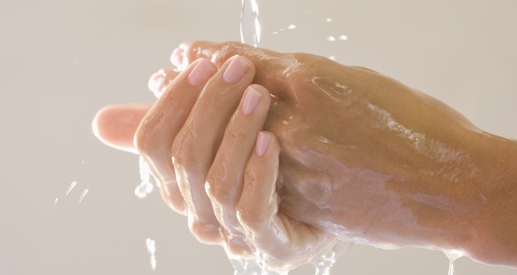 Aprenda a lavar as mãos para eliminar sêmen