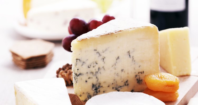 El queso azul ofrece una gran variedad de beneficios para la salud.