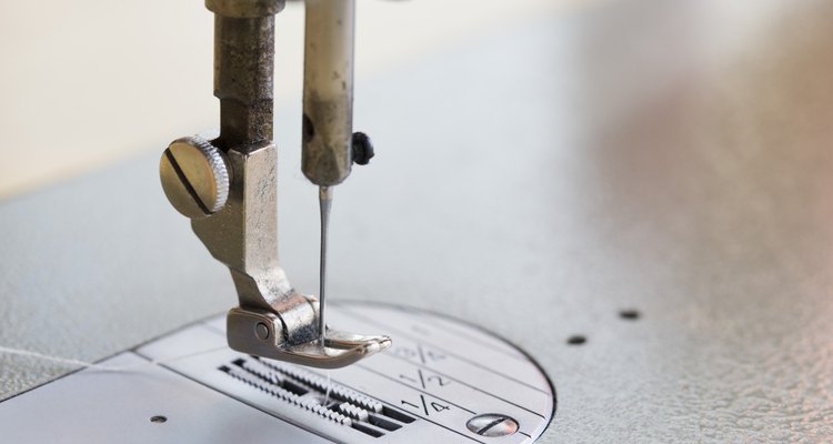 La mayoría de la máquinas overlock usan agujas de coser estándar.