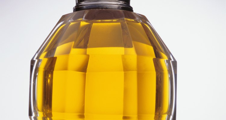 Cómo entender la diferencia entre colonia y perfume.