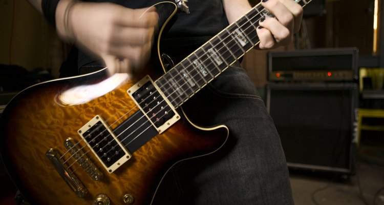 As guitarras Washburn podem ser identificadas através do número de modelo
