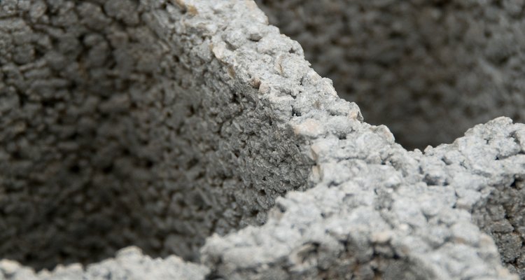 Los bloques de cemento y otros con celdas abiertas proporcionan una pavimentación permeable.