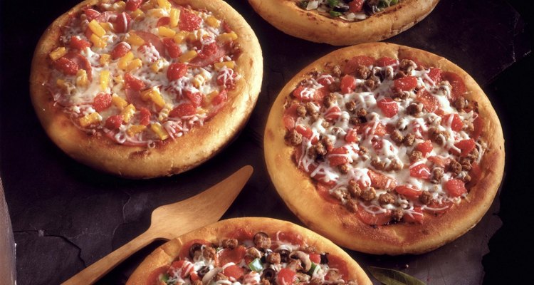 El tocino canadiense es una cubierta popular para pizza.