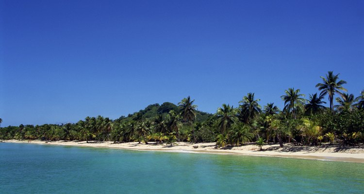 Roatán, Honduras, es un destino ideal para practicar actividades acuáticas como el buceo, snorkeling y pesca.