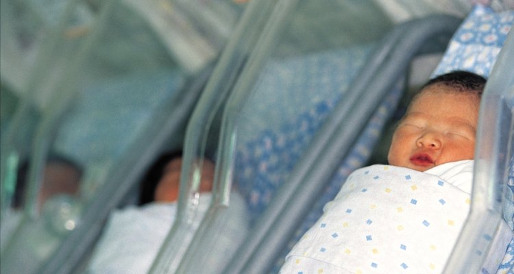 Garantiza que el regreso a casa sea más fácil al ofrecerle ayuda a los padres de los recién nacidos.