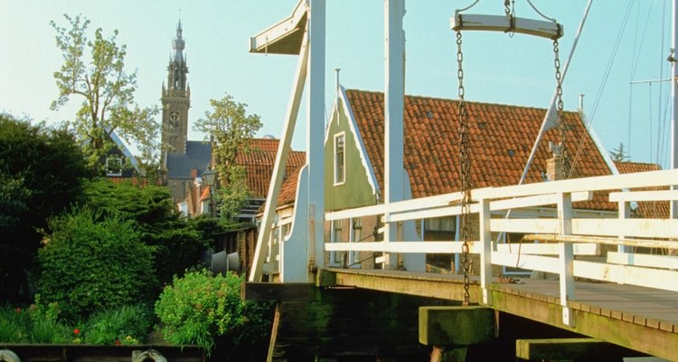 El muelle giratorio debe ser grande y capaz de levantar cargas pesadas.