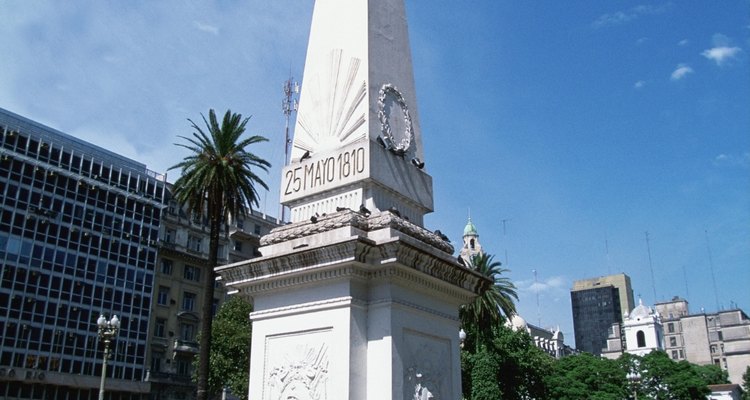 Pirámide de Mayo en Plaza de Mayo, Buenos Aires: símbolo de la independencia argentina.
