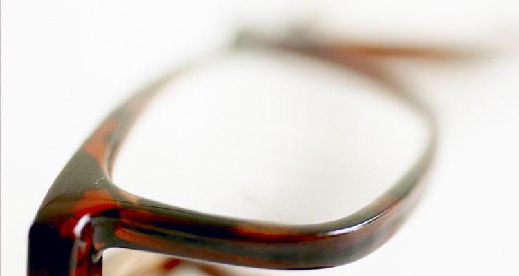 Determina las medidas de las gafas para asegurarte de que tus gafas calzan correctamente.