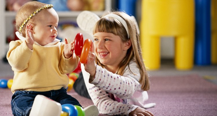 Jugar ayuda al desarrollo físico y emocional de los niños.