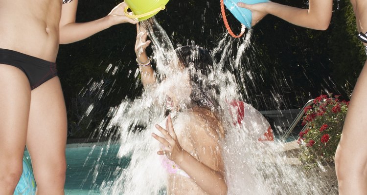 Tu adolescente puede disfrutar un día de verano en el parque acuático.