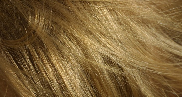 Aprenda a acelerar a descoloração do cabelo