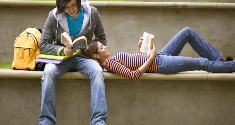 Nas livrarias, há seções inteiras devotadas aos adolescentes