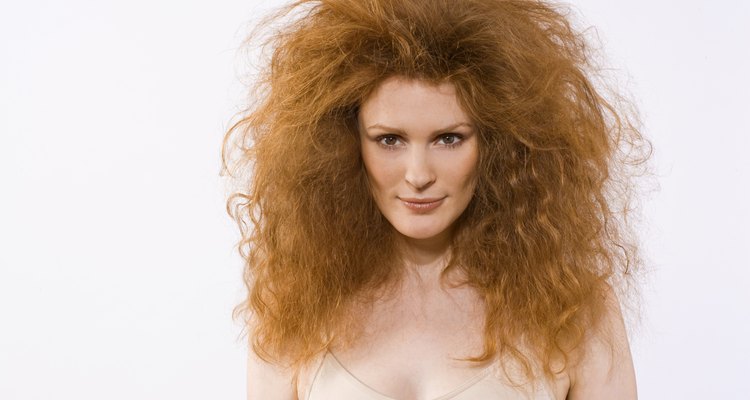 Doma tu cabello grueso y con frizz.