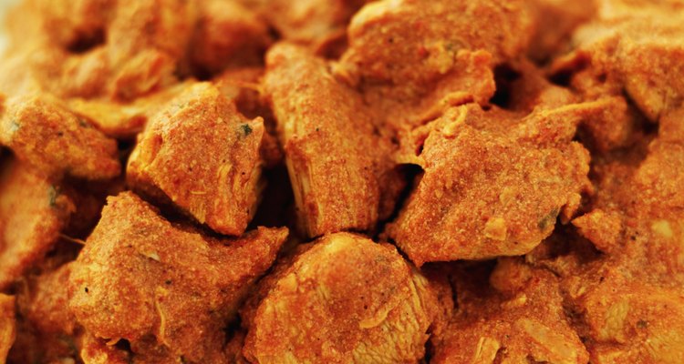 El curry de pollo es una receta cremosa para hacer con las pechugas de pollo y la leche de coco.