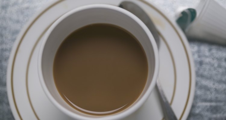 Prepare seu café com um filtro improvisado