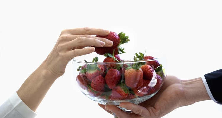 Utiliza fresas frescas, maduras para cubrir con chocolate.