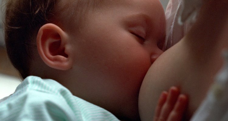 La leche materna proporciona al bebé todos los nutrientes que necesita para un crecimiento sano.