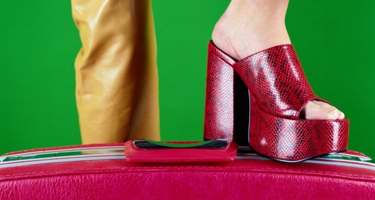 Los zapatos de plataforma fueron populares entre las mujeres de la década de 1970.
