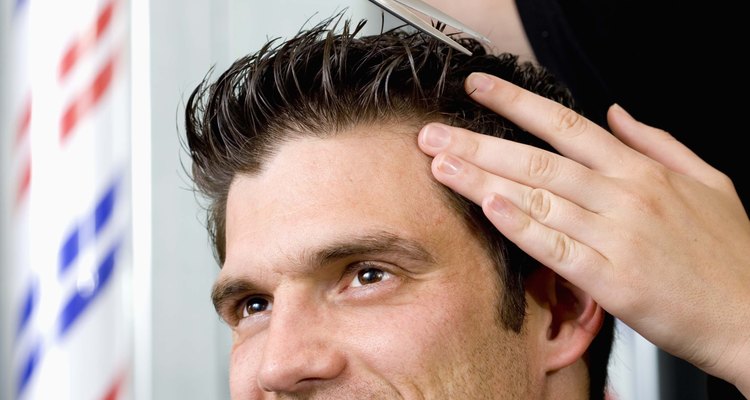 A los barberos se les paga para proporcionar cortes de cabellos de calidad.
