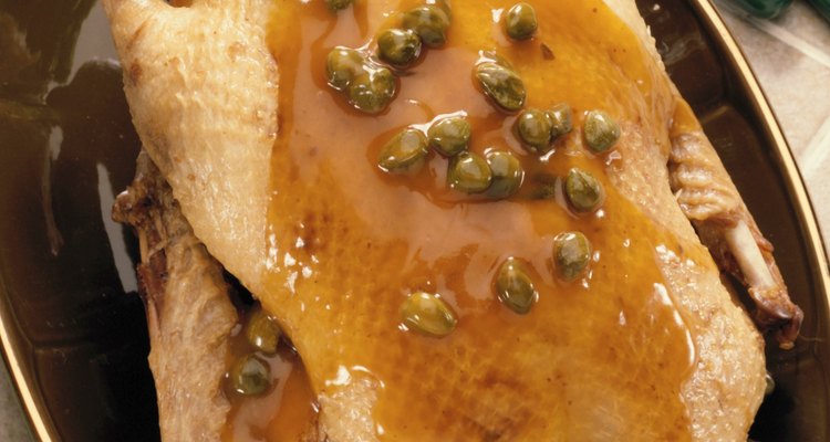 Las alcaparras son comúnmente encontradas en la cocina mediterránea.