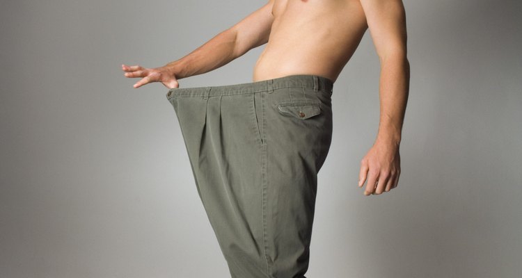 Los pantalones para hombres XXXL tienen una medida de la cintura entre 53 y 55 pulgadas (1,34 y 1,39 m).