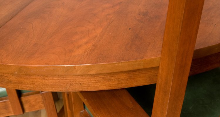 Cómo construir la superficie circular de una mesa de madera