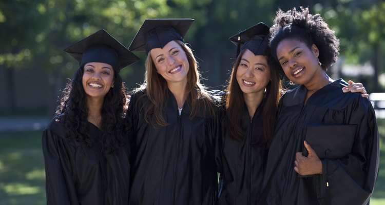 Escreva os convites de formatura de modo adequado